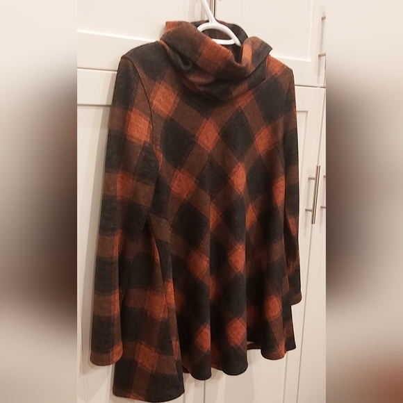 Soft Works plaid cowl neck tunic - Picture 4 of 8